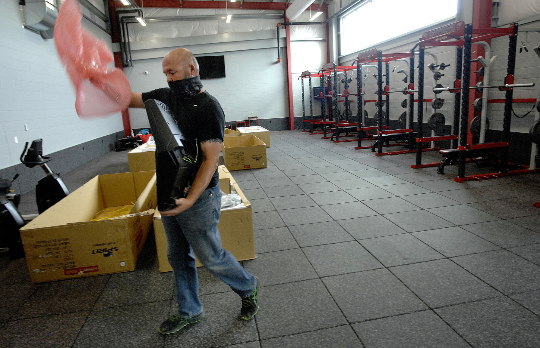 100220-blm-spt-2hornetgym